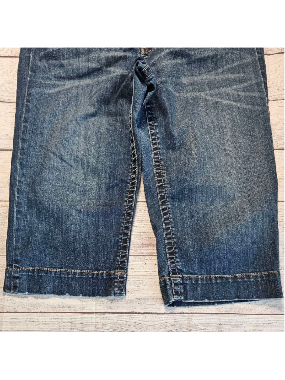 Kut from the kloth 18W capris/shorts - Picture 7 of 14